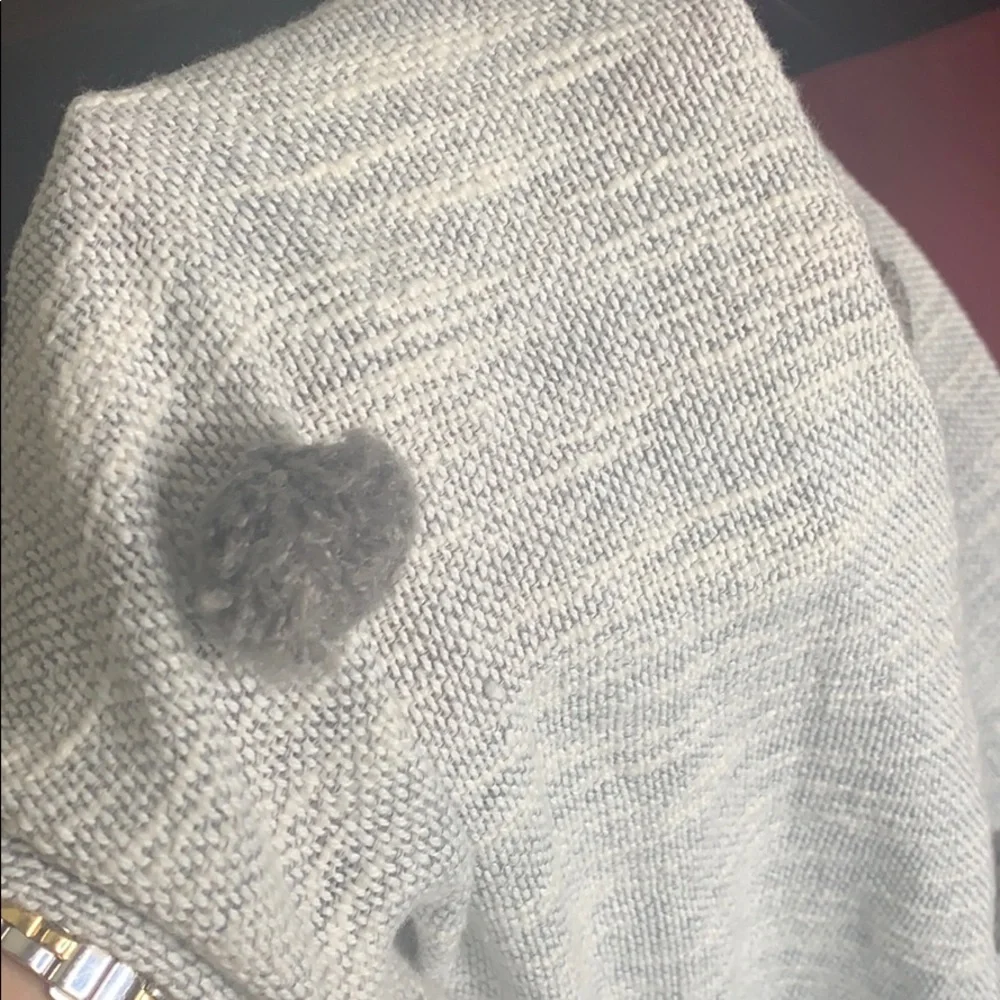 Gray and white Pom Pom fringe throw‎
